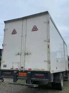 FURGONES PARA MERCADERIAS producidos por los carroceros del transporte terrestre de Ecuador