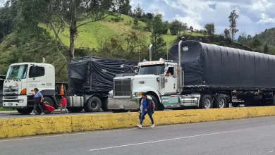Camiones de transporte pesado de Carchi Ecuador en frontera norte