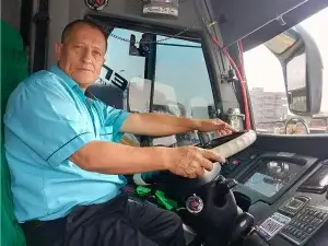 David Duchi al volante de un bus SCANIA