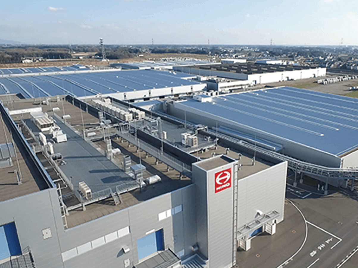 Edificio de Planta Koga Hino en Japón