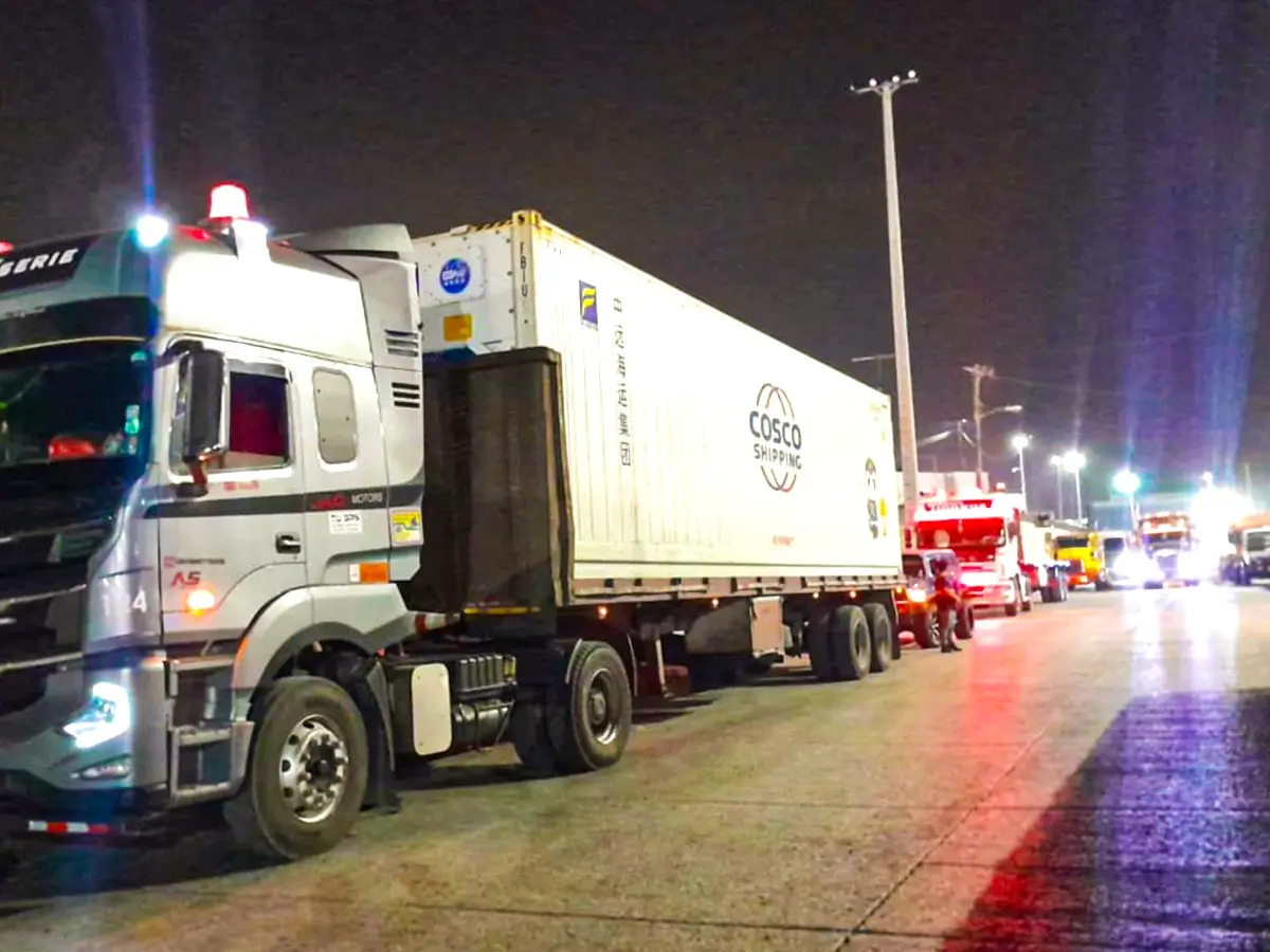 El platooning para convoyes permite viajar conectados con tecnologia
