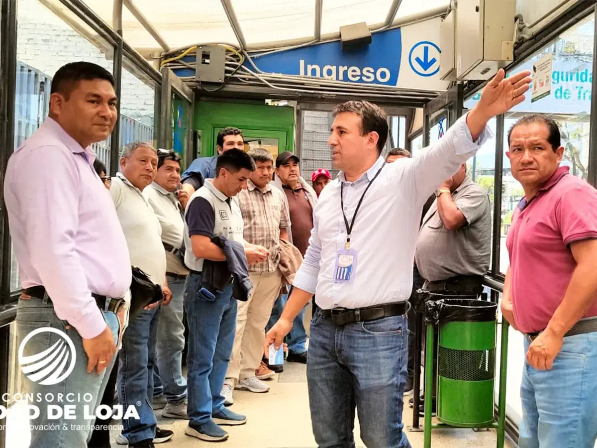 consorcio de Transportistas de Loja recibe visita de directivos de Quito