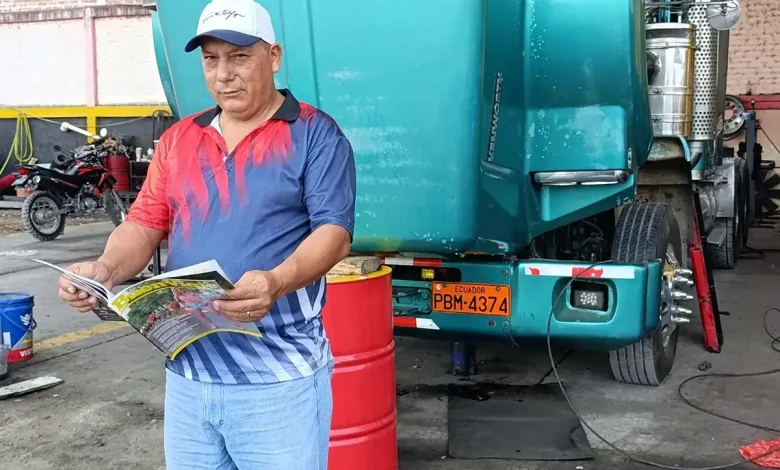 Coductor Manuel Rivera en Huaquillas afirma que los peajes no apoyan.