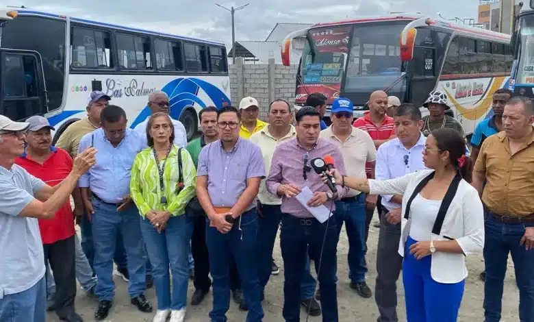 Transportistas urbanos de Esmeraldas piden alza de tarifa.