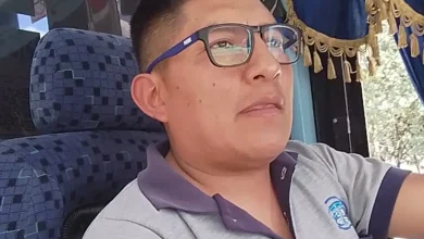Erick Brando conductor de bus urbano usa redes sociales.