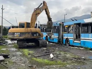 Que nostalgia ver a los troles siendo chatarrizados