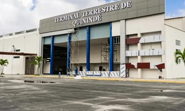 Fachada de Terminal Terrestre de Quininde