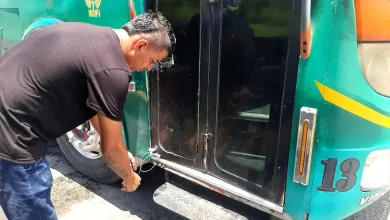 Instalan candados en puertas de buses