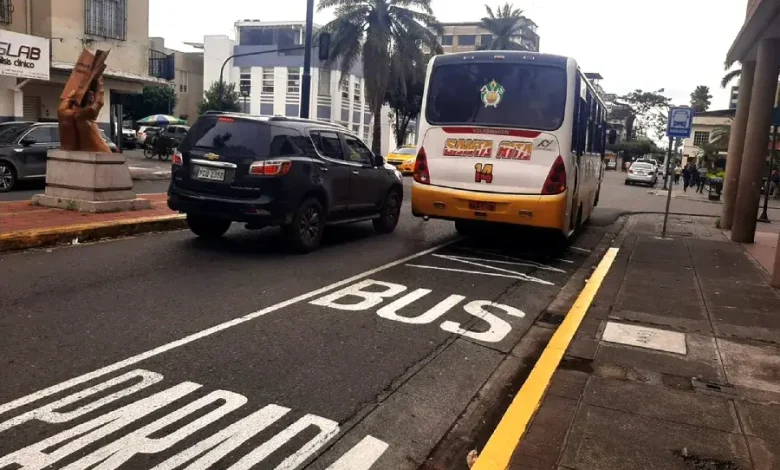 Recuperan espacios para buses urbanos.