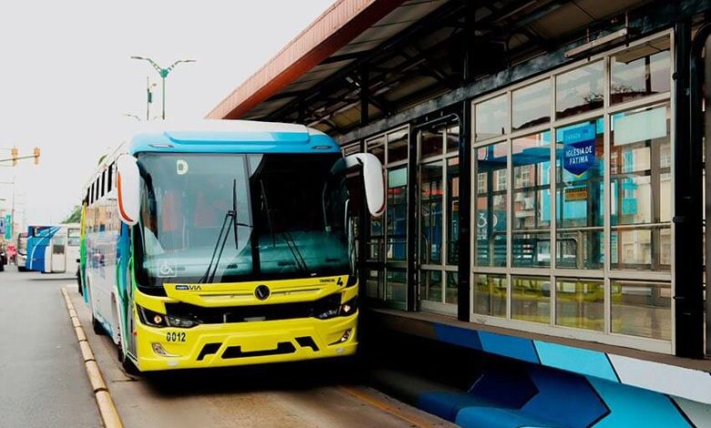 Bus distintivo de la Troncal 4 de Metrovía