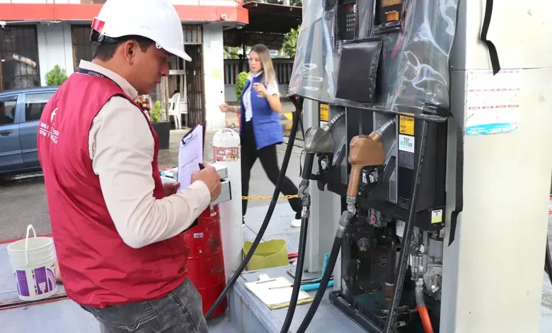 Tanquee combustible por galones no por dólares