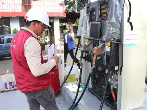 Tanquee combustible por galones no por dólares