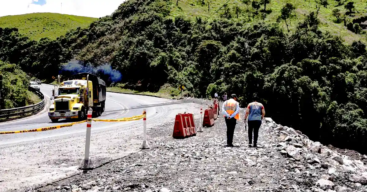Tramo vía Alóag-Sto. Domingo