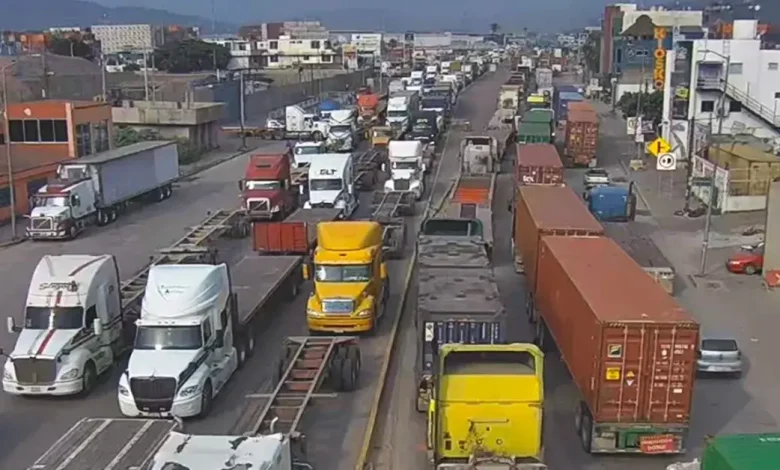 La vía Los Angeles de entrada a los puertos