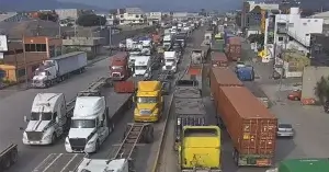 La vía Los Angeles de entrada a los puertos