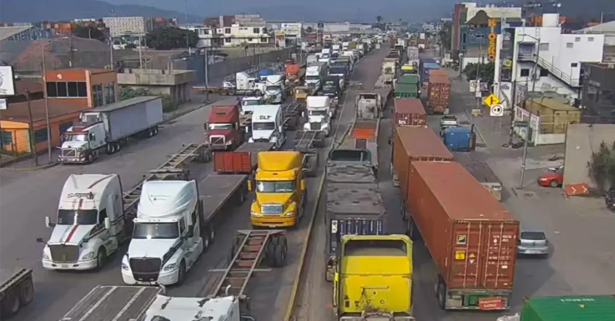 La vía Los Angeles de entrada a los puertos