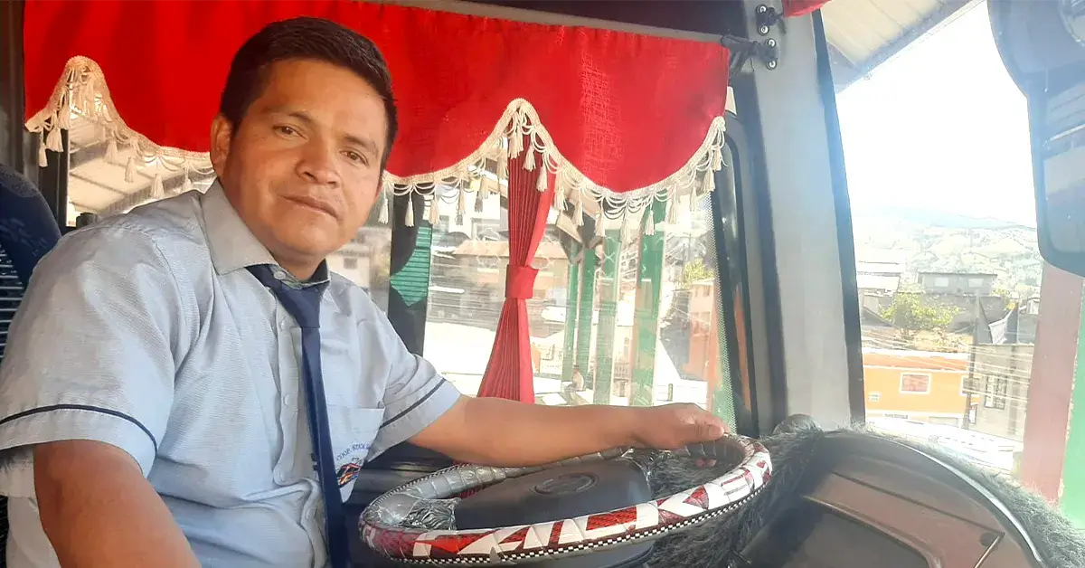 Wilson Guamán no usa el celular cuando conduce