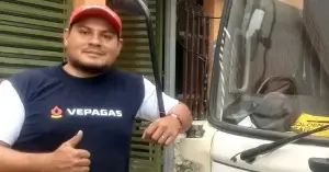 Dario Estrada aprende algo nuevo en las vías