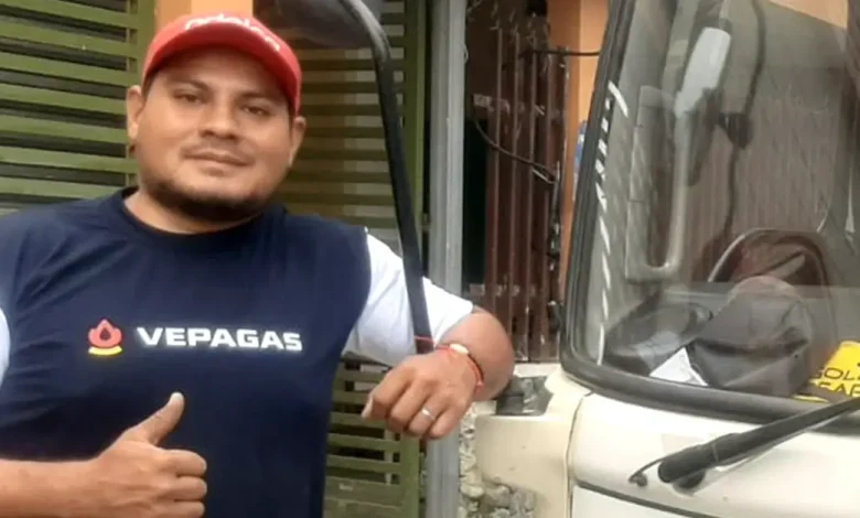 Dario Estrada aprende algo nuevo en las vías