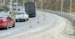 Un solo carril en esta ruta estratégica del paso lateral de Ambato