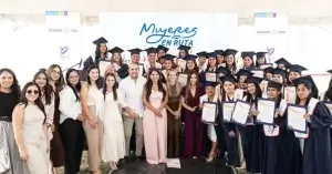 Damas que conducen camiones