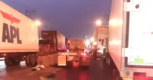 Trancones nocturnos en Av. Los Angeles