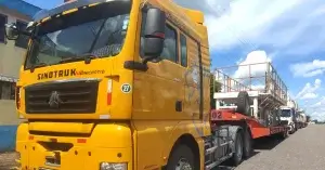 Camiones mueven la producción.