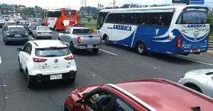 Tráfico fuerte en via Ambato - Baños