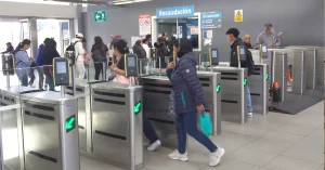 Usuarios del Metro de Quito