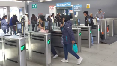 Usuarios del Metro de Quito