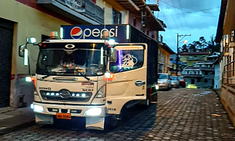 Camion distribuidor en ciudad
