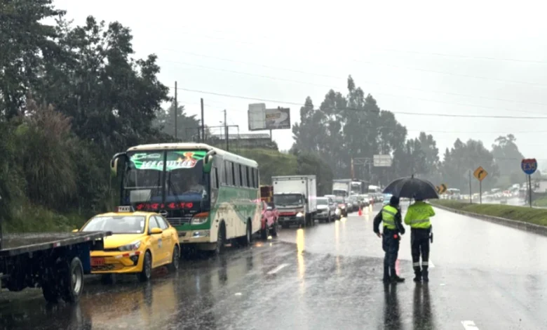 Invierno fuerte en vías de Ecuador
