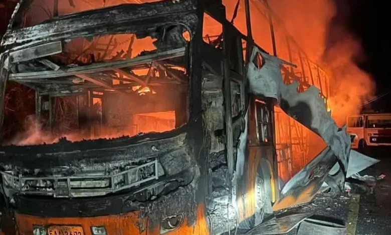Uno de los tantos incendios de buses