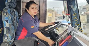 Carolina Pantoja conductora urbana de Cuenca