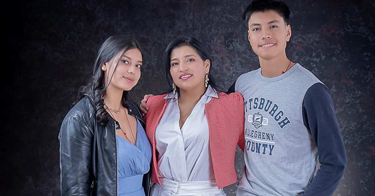 Lady Jácome junto a sus hijos