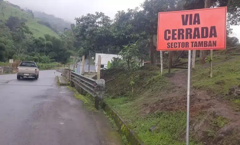 Advertencia de riesgo en la vía