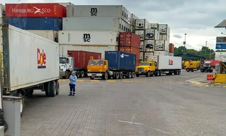 Patios de los puertos marítimos