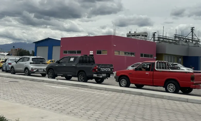 Vehículos en la fila para la RTV
