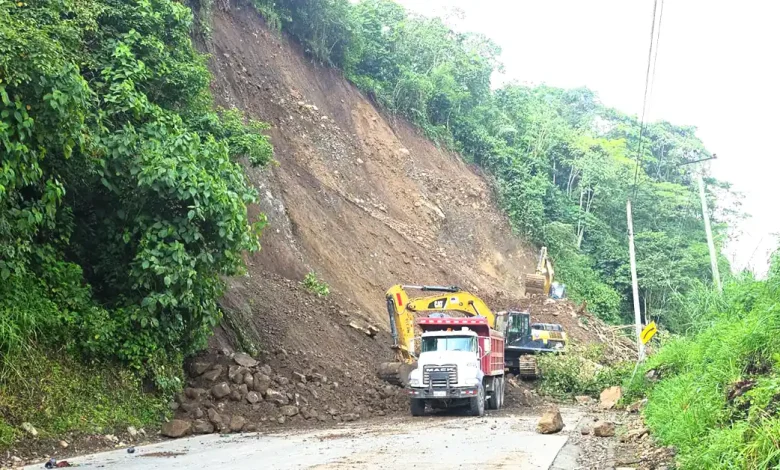 Derrumbe en vía Balbanera-Pallatanga