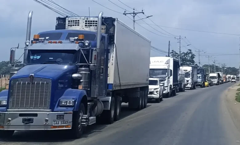 Una sola vía habilitada en Ponce Enríquez