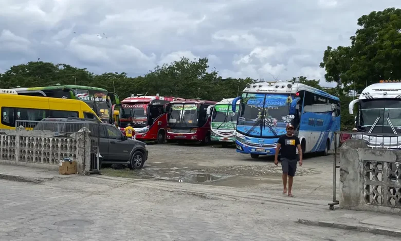 Buses con turistas llegan a Atacames de distintos cantones