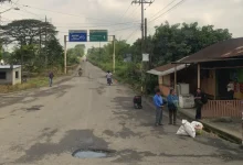 Huecos por doquier en la vía Caluma Montalvo